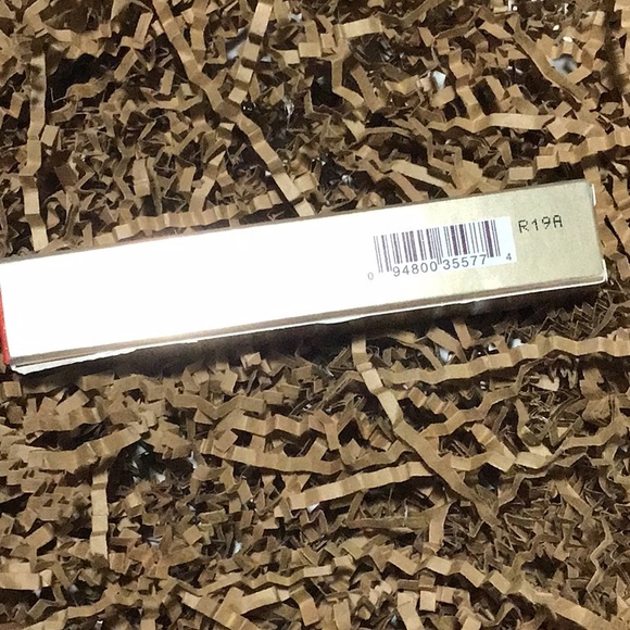 Stila Beauty Boss Plumping Lip Gloss EMPOWERING bright coral - Picture 8 of 13